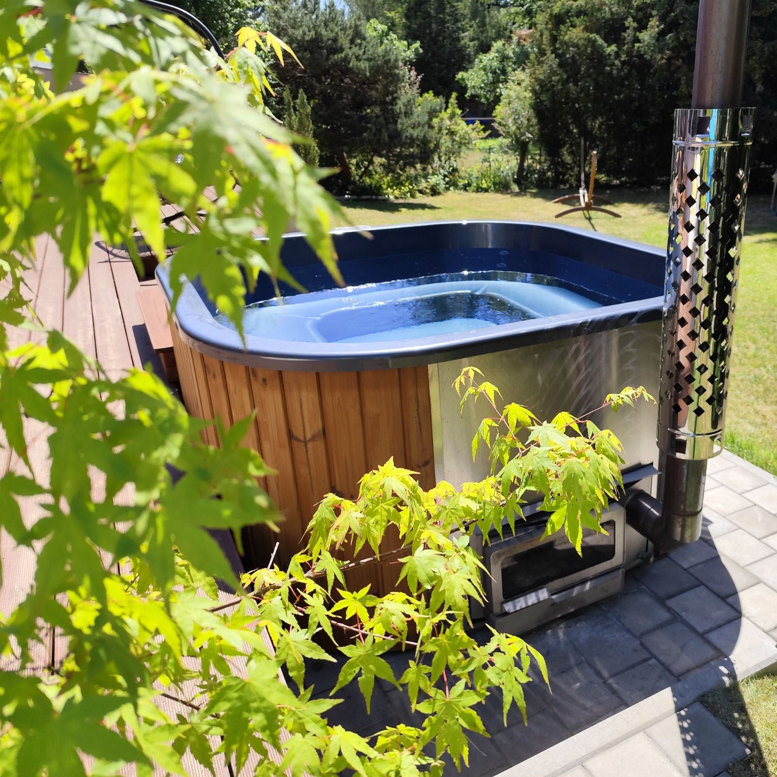 Hot Tub ECKIG 180 (Acryl, horizontaler Ofen) mit Wohlfühlatmosphäre