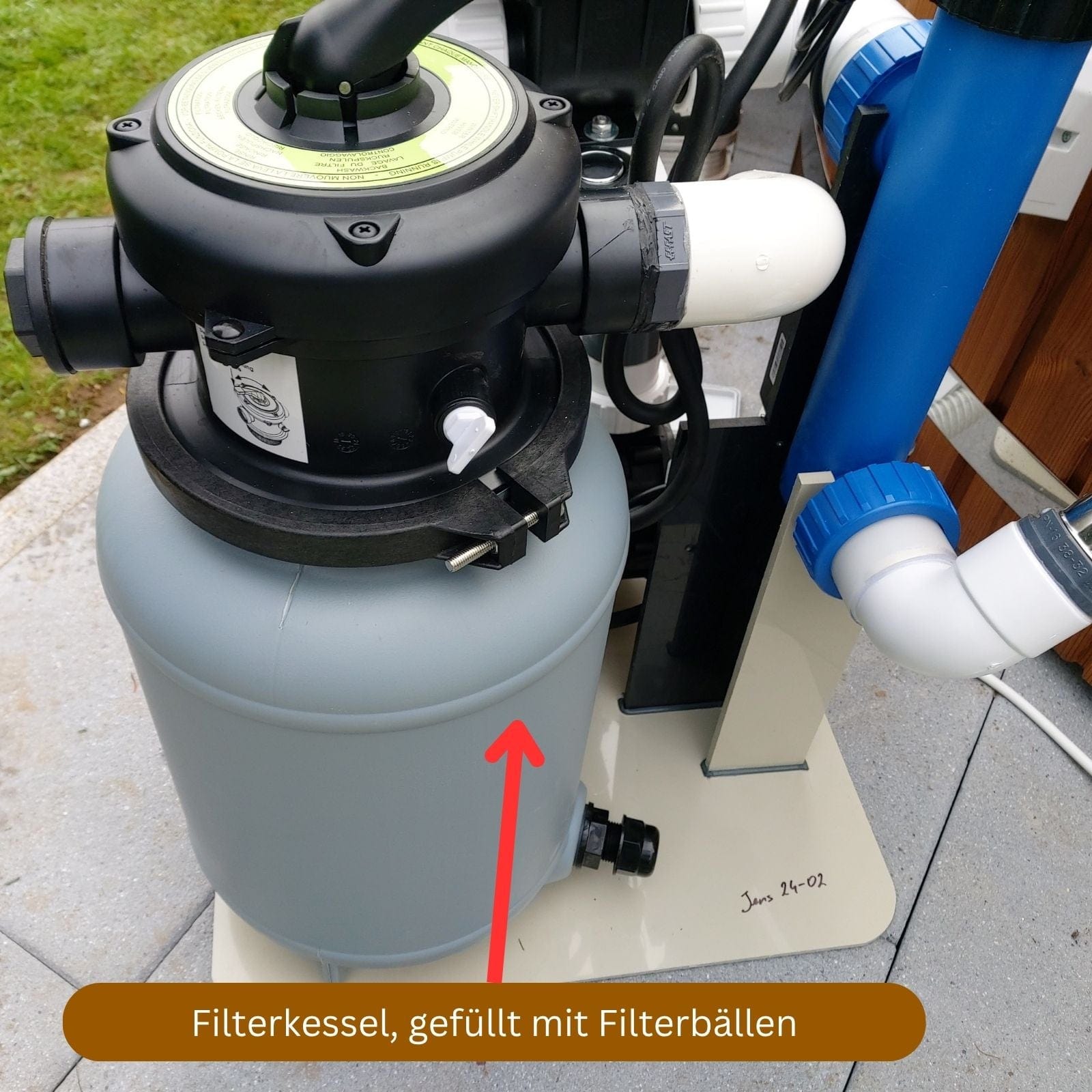 Filterkessel des Memelwood Hot Tubs