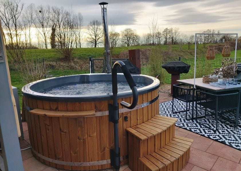 Hot Tub mit Holzofen